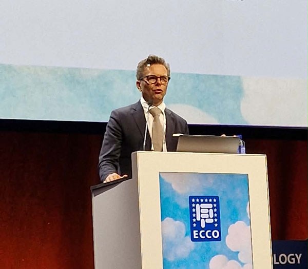 Professor Jonas Halfvarson is making his presentation at the podium.