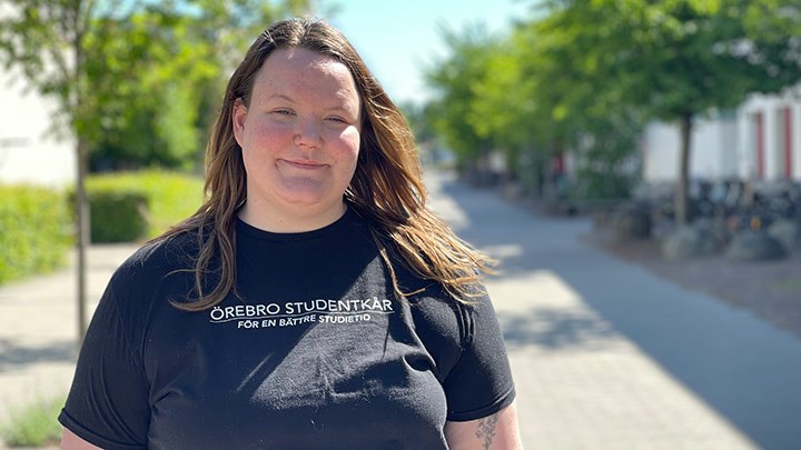 Anna Olsenius outside with trees behind her.