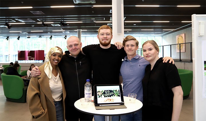 Hodan Nuuh, Robin Wallstedt, Carl Lindström, Hampus Boström och Linnea Peltola.