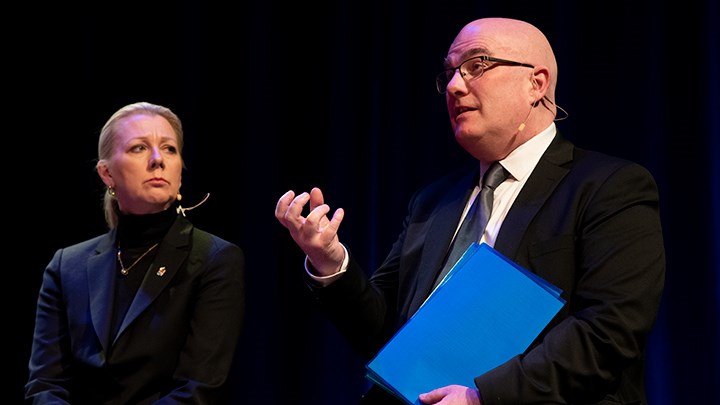 Vikarierande landshövdingen Anna Olofsson och Thomas Denk, professor i statskunskap.