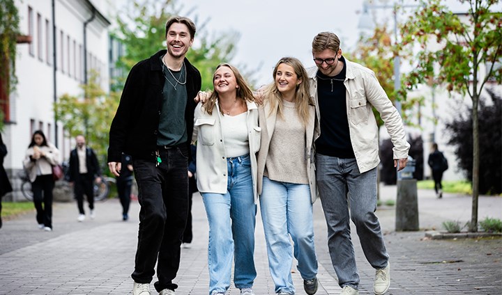 Studenter på campus