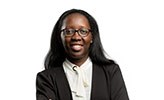 Porträttbild på en leende Solange Mukamurenzi. Hon är klädd i vit knytblus, svart kavaj och har glasögon. 
