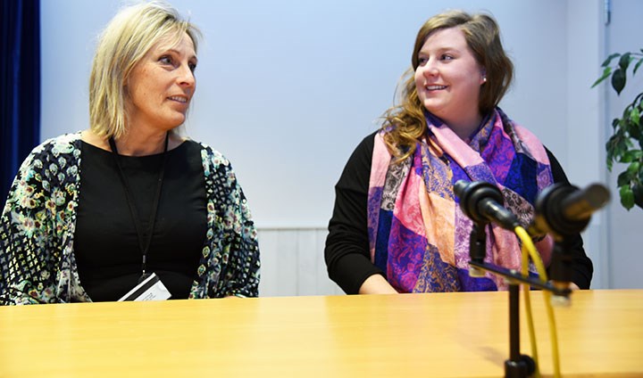 Johanna Björklund och Cecilia Hermansson i studion.