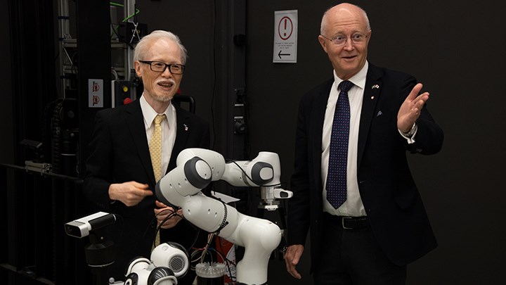 Japan’s ambassador Noke Masaki and Johan Schnürer, Vice-Chancellor at Örebro University.