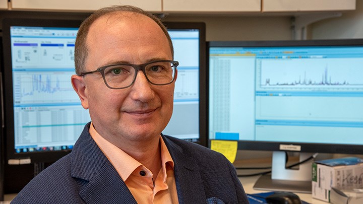 Matej Orešič in front of a computer.