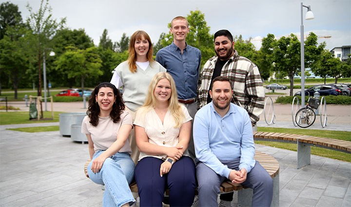 Matilda Eklund, Felix Fridholm, Mehdi Mohamed i bakre raden och Kristina Khajo, Tilda Petersson och Aleksander Berger längst fram .