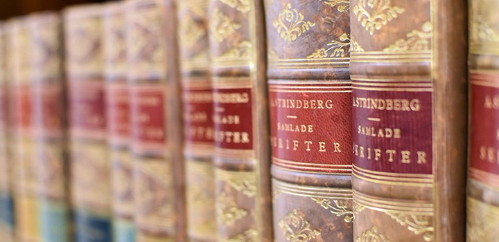 Photo of the backs of several books by August Strindberg.