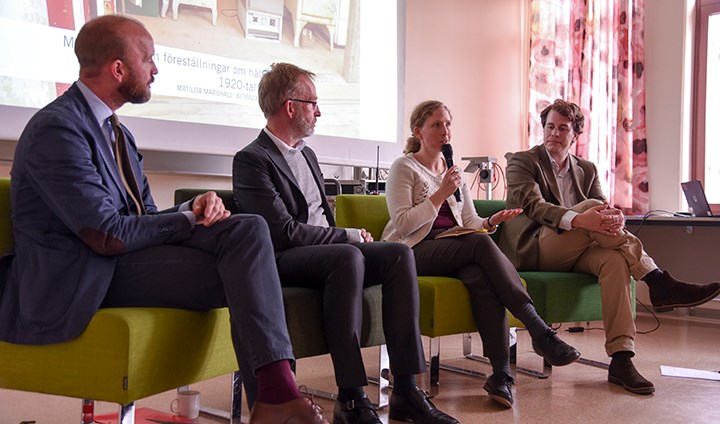 De fyra forskarna i panelen sitter på rad. Henrik Scander, Lars Eriksson, Matilda Marshall och Magnus Westling