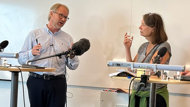 Tommy Borglund och Gunnel Axelsson Nycander från Concord på scenen i Almedalen.