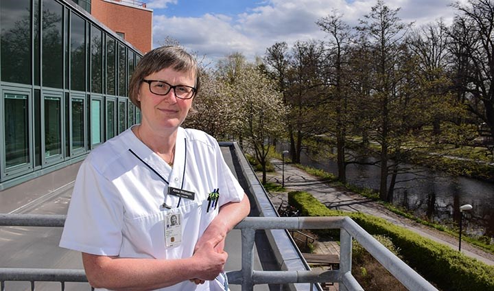 Anna Wickbom outside the hospital USÖ.