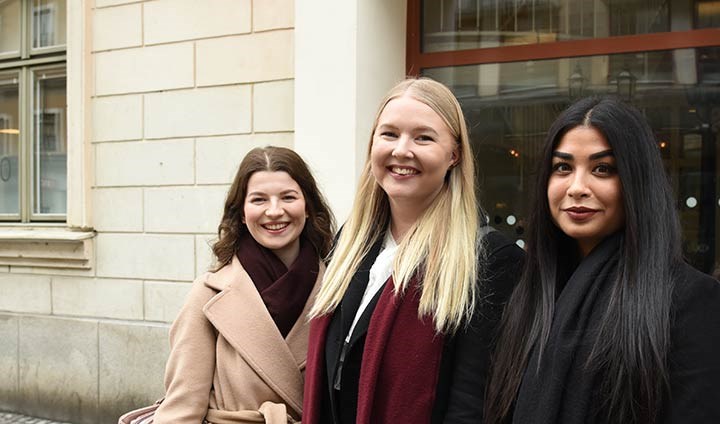 Juriststudenterna Helena Dzabic, Jessica Nygren och Bhavya Misra