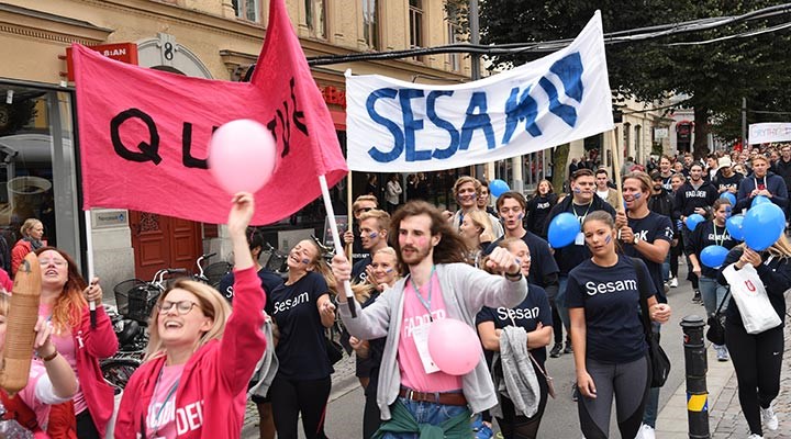 Örebrodagen parad med studenter