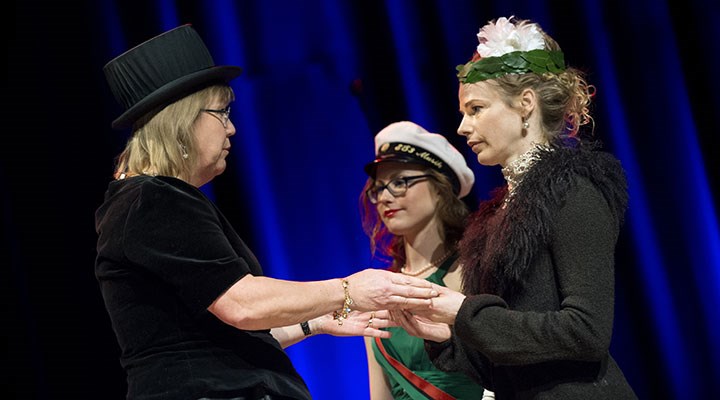 Hedersdoktor Linn Fernström och promotor professor Annina H. Persson