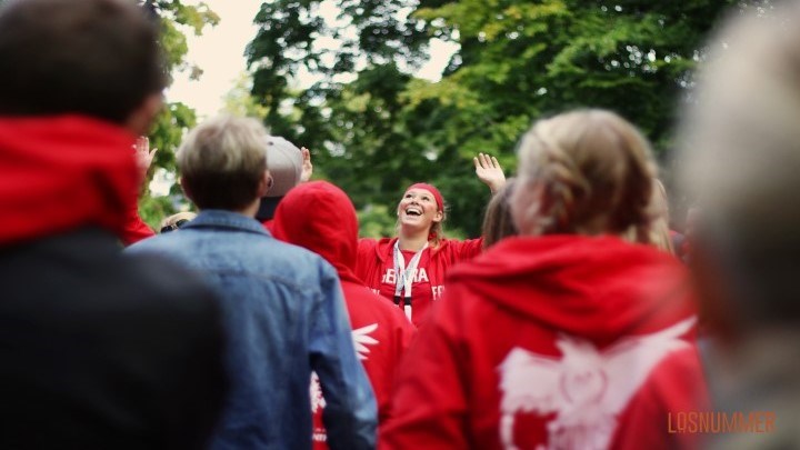 sex personen från kårsektionen corax som jublar